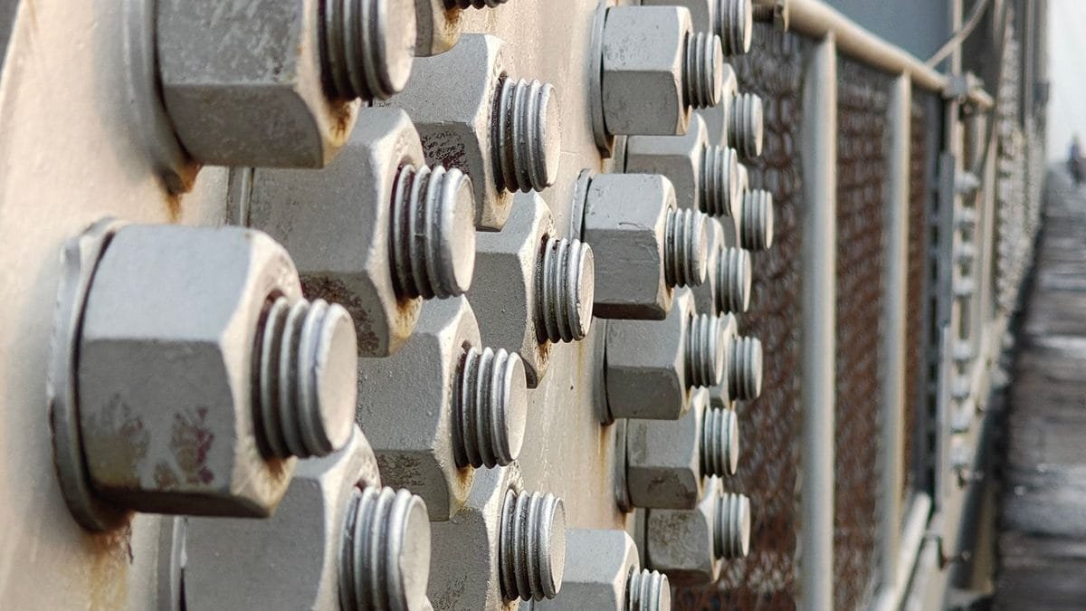 Corrosion Protection for Bolts: Black, Oiled, Galvanised or Painted?